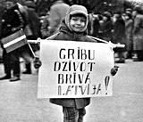 Mani Loti aizkustināja šī... Autors: funnygossip Barikādes.