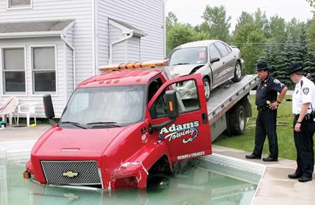 Kāds auto ietriecās... Autors: snakey93 Vai arī tev ir bezmaksas sms?