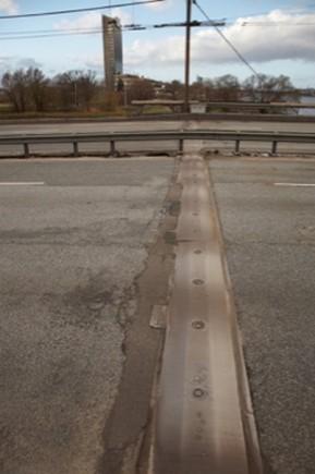 Autors: Fosilija Cik ilgi vēl izturēs grūstošais Salu tilts?