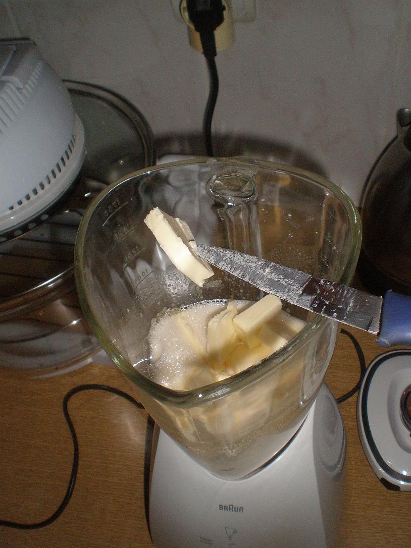 Pēc tam kad nosveram sviestu... Autors: KaaMiS13 Gastronomiskās Izvirtulības.