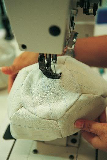 Autors: kreksss Kā ražo Adidas bumbas.