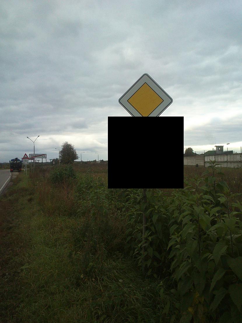 Autors: Arizon Latvijas nelaimīgākā ceļa zīme.