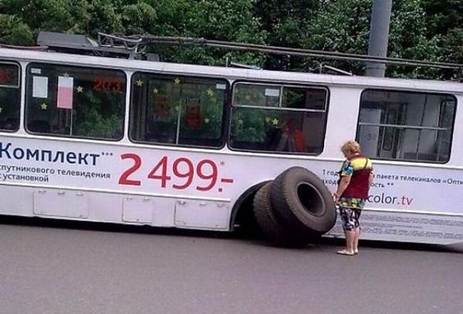 Trolejbsam nokritusi riepa... Autors: Man vienalga Zeme, kas nekad nebeigs pārsteigt - KRIEVIJA!