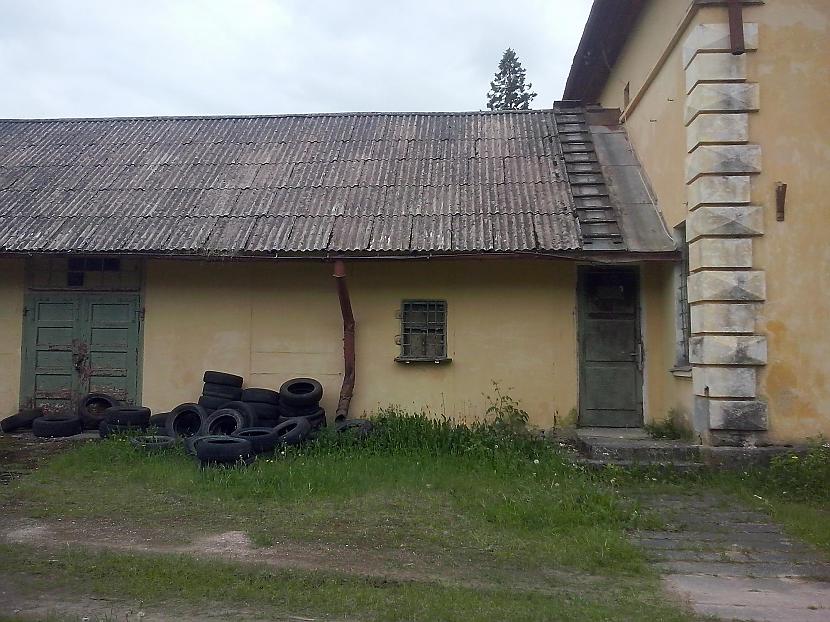 Autors: sadPepe Pamestā Suntažu Vilcienu stacija.