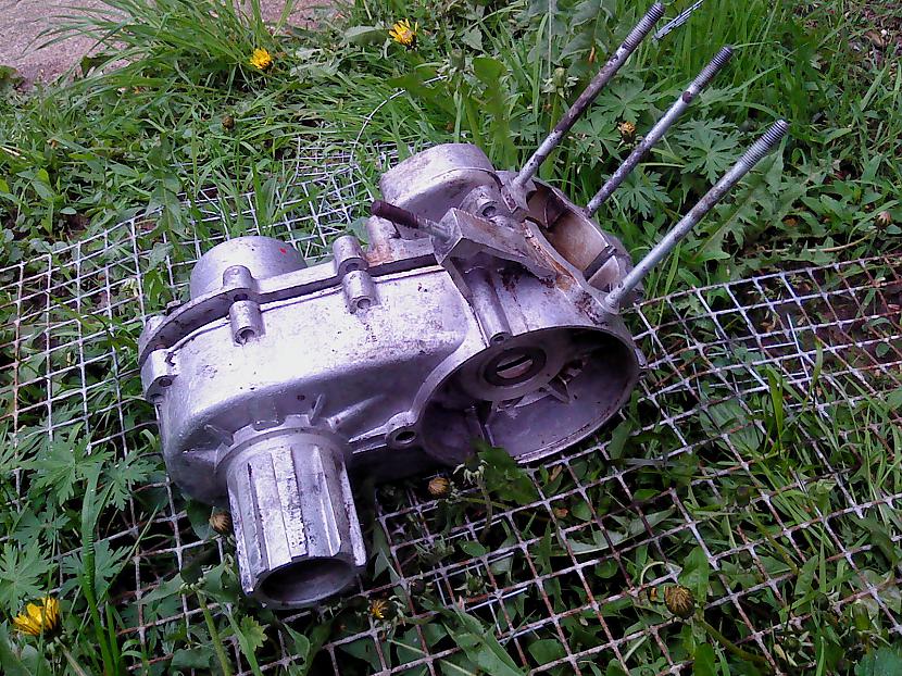 Pēc nomazgāscaronanas... Autors: KOMANDI3RIS Vjatka VP-150 motora remonts.