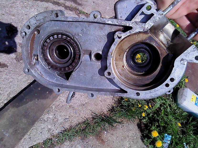 Ievietoju arī... Autors: KOMANDI3RIS Vjatka VP-150 motora remonts.