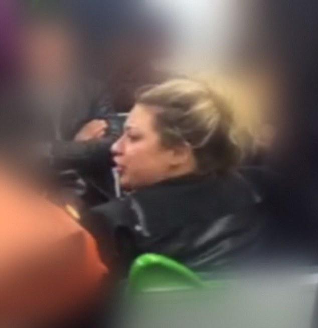 Scaronī sieviete visus... Autors: matilde Sievietei metro 'aizvērās', apkaunojoši!