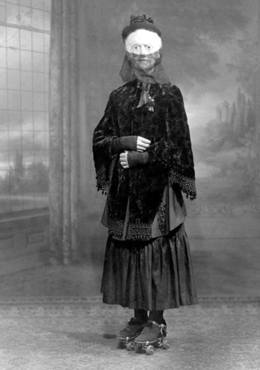 Biedējoscarons helovīna... Autors: Ļaļaka 25 biedējošas vēsturiskas fotogrāfijas