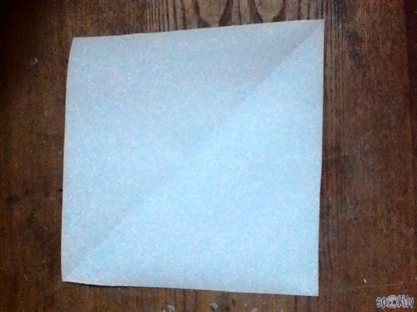 Otrais solis Nogriez 20 x 20... Autors: Dumpweed Kā izveidot ne tik perfektu, bet foršu sniegpārslu?