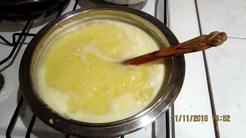 Krēms krāsojas dzeltenīgā... Autors: rasiks Mans labākais krēms kūkām