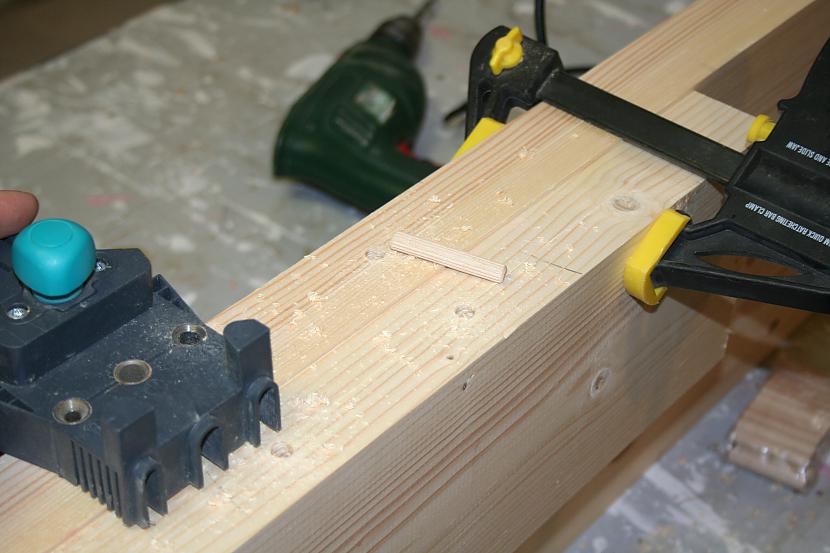 Pakāpiena deļus savienoju ar... Autors: I Like to Make Stuff Kā uztaisīt kāpnes 2. daļa