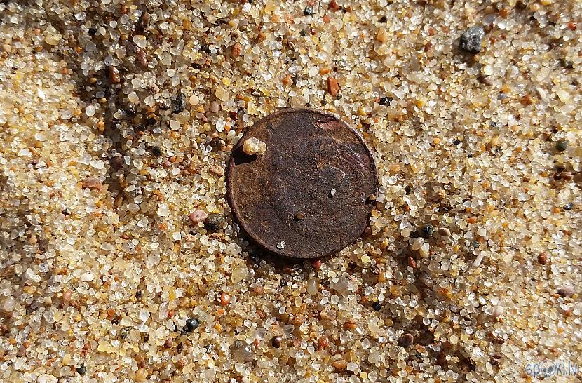 Autors: pyrathe Ar metāla detektoru pa pludmali (Lieldienas)