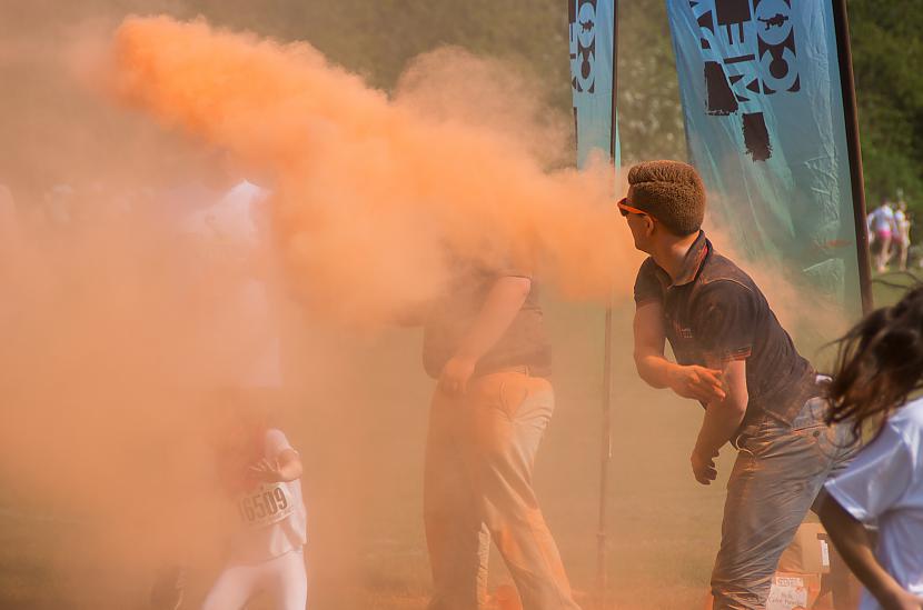 Autors: ugnotbug Color Me Rad UK - piecu kilometru skrējiens dzīves izkrāsošanai!