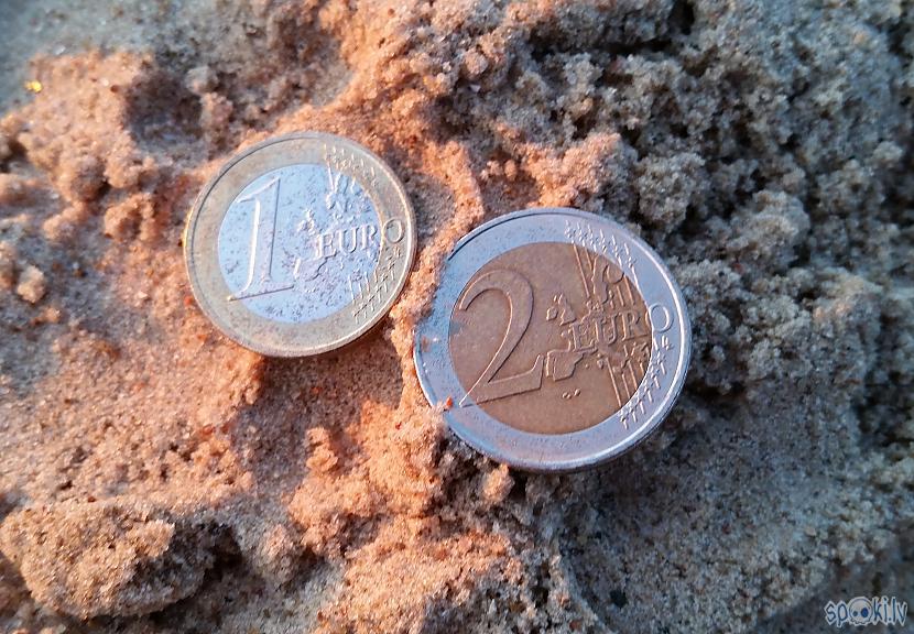 Tukscaronajā pludmalē tikpat... Autors: pyrathe Pastaigājoties pa pludmali, netīšām kļuvu par karatē čempionu
