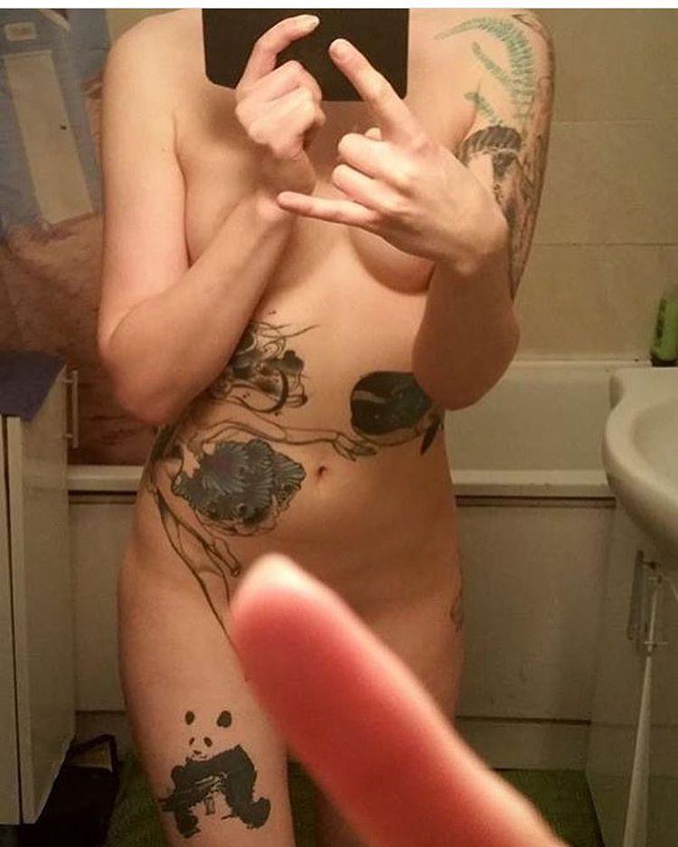  Autors: matilde 36 daiļavas izmēģināja jauno «Viena pirksta selfija» trendu. Lūk, rezultāts!