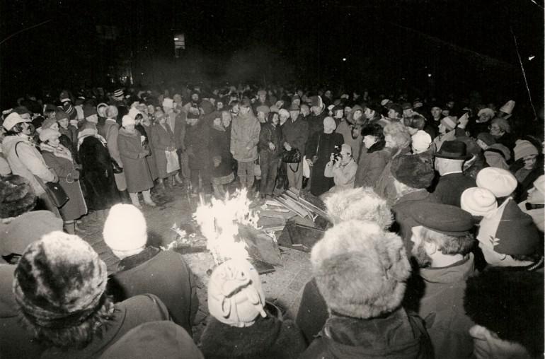 Autors: 100 A 30 emocionāli kadri no 1991. gada barikādēm. Tās ir mūsu atmiņas.