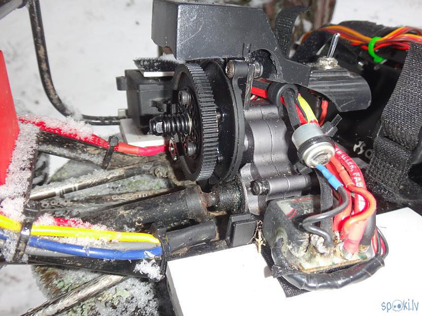 Zobrats kas piedzen ātrumkārbu Autors: SalvatoreMundi Radiovadāmo auto izbrauciens ar domubiedriem.
