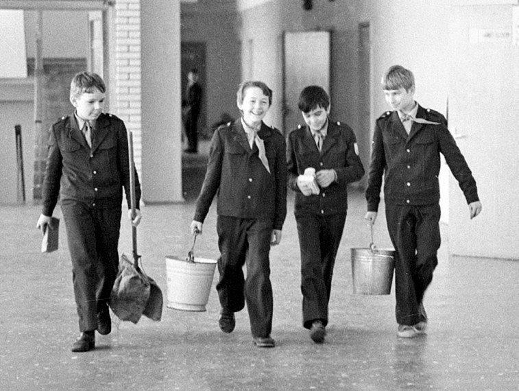 Dežūrēscaronana tas bija... Autors: Charged 25 lietas, kuras atcerēsies tikai tie, kas gājuši skolā Padomju Savienībā