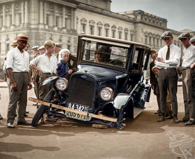 Autonegadījums ar... Autors: Lestets Pirmo automobīļu un motociklu krāsotās fotogrāfijas no 20. gs. sākuma