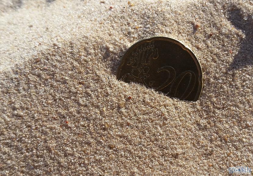 Autors: pyrathe Ar metāla detektoru pa pludmali 2018 (money, money, money)