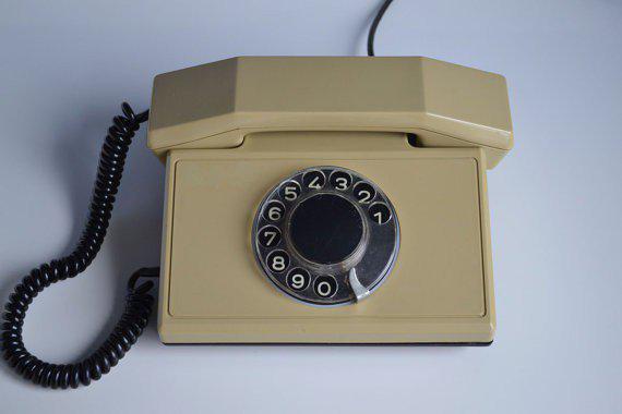 Kad pa telefonu vari runāt... Autors: ĶerCiet 25 grūtības, kuras mūsdienu bērni vairs nesapratīs