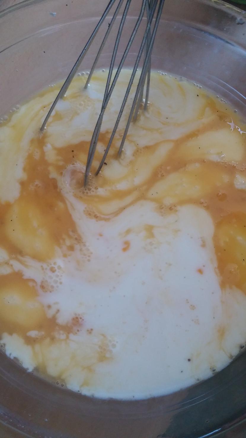 Ola kulas ar pienu Autors: Piparmētra11 Brokastīs omlete.