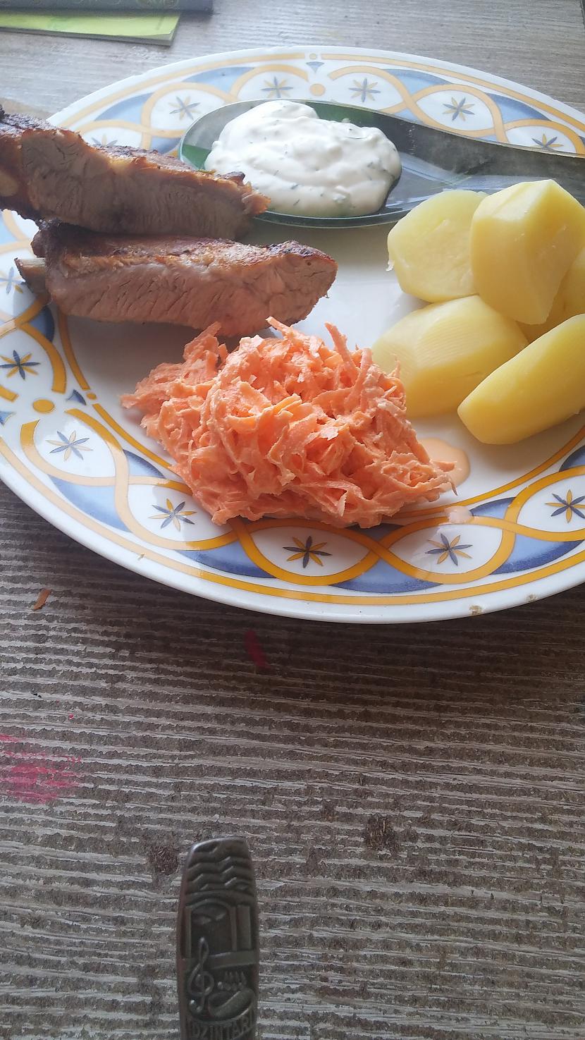 Ribinas sanakusas loti... Autors: Piparmētra11 Galvenajā lomā - marinētas cūku ribiņas