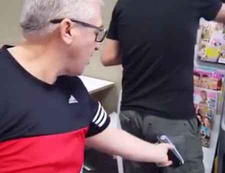 Autors: es tēvocis Redz, cik viegli var nozagt naudu no bezkontakta kartes.