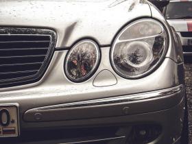Mercedes-Benz W211