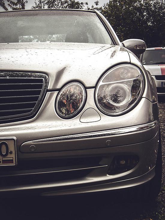 Mercedes-Benz W211