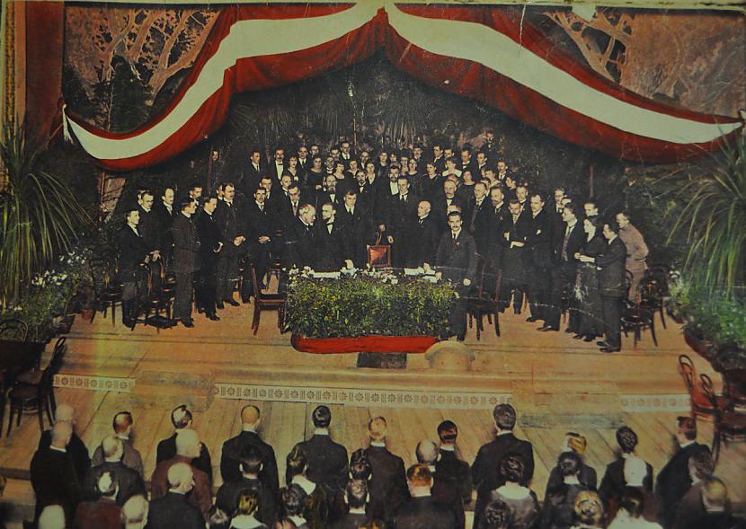 1918nbspgadanbspnovembrisnbspnbspLatvijasnbspRepublikasnbspproklamēscaronananbsp1918gadanbsp18novembrīnbspRīgasnbsppilsētasnbspOtrajānbspteātrīnbspkurunbspscaronodiennbsppazīstamnbspkānbspLatvijas NacionālonbspteātrinbsptieknbspproklamētanbspLatvijasnbspRepublikanbspTānbspirnbspLatvijasnbspdzimscaronanasnbspdienanbspndashnbspsvētki kasnbspizdodasnbspbrīniscaronķīgi janbspveidojamnbsptosnbsppascaroninbsp1918 1920 nbspNeatkarībasnbspcīņasnbspNeatkarībasnbsppasludināscaronananbspnenozīmē kanbspneatkarībanbsparīnbspuzreiznbsptieknbsppienestanbspuznbsppaplātes nbspVācijanbspunnbspPadomjunbspKrievijanbsptiknbspvieglinbspvis nonbspLatvijasnbspatteiktiesnbspnegribējanbsptāpēcnbspparnbspsavunbspvalstinbspNeatkarībasnbspkarānbspnācāsnbspcīnītiesnbspgandrīznbsp2nbspgadusnbspPirmoreiznbspsavunbspzeminbspaizstāvējanbspjaunizveidotānbspLatvijasnbsparmij... Autors: SillyStuff Latvijas vēstures fakti!