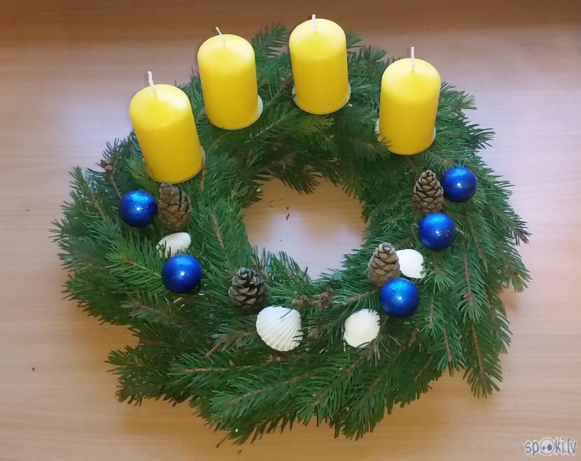 Mājās atradās dažas bumbiņas... Autors: pyrathe Adventes vainaga gatavošana