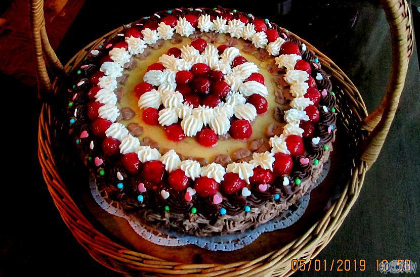 Torte grozā gaida vāku... Autors: rasiks Kad saņem uzaicinājumu