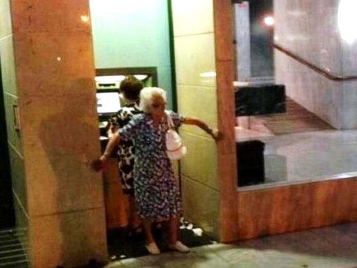 Bankomāta droscaronības... Autors: matilde 21 pierādijums tam, ka vecmāmiņas ir lieliskas