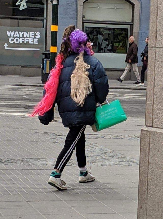Jo ar vienu parūku vienmēr... Autors: matilde 22 cilvēki, kurus, satiekot uz ielas, nav iespējams aizmirst