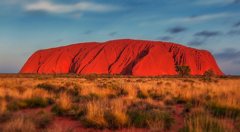 Uluru klints... Autors: Lestets 10 tūristu iecienītas vietas, kuras ir aizliegts fotografēt