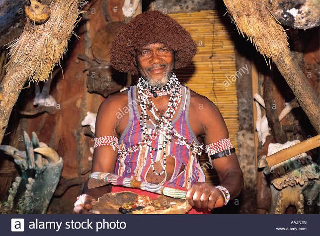 Āfrikāņu šamanis sangoma... Autors: Zigzig Tokološe