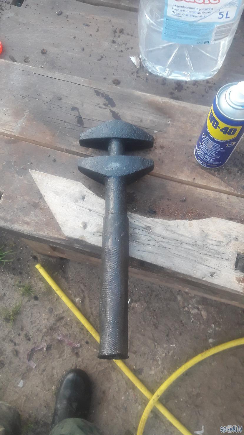 No atslēgas notirīta rūsa... Autors: DamnRiga No lūžņa par instrumentu.