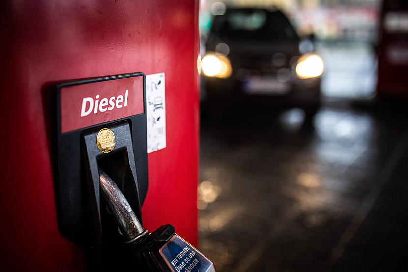 Autors: spoks0 Jūs mēģinājāt ar putekļusūcēju izsūkt benzīnbāku? Kāda dāmīte arī nē…