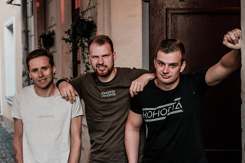 Autors: Sandis Kalniņš3 Dzelzskalns un Sandis iet pakaļ savam, un iemūžina to asa sižeta video