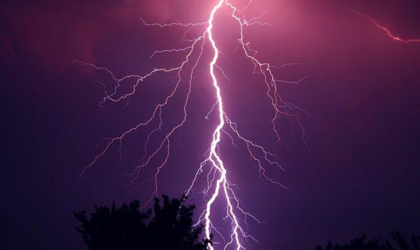 Kas tad īsti ir zibensZibens... Autors: The Legend Kā veidojas tornado?