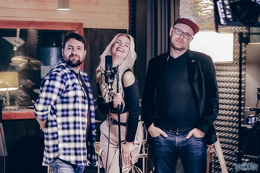 Autors: Lovemeorhateme Esmu atpakaļ mūzikas pasaulē!