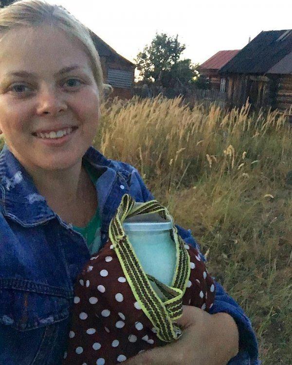 Autors: es tēvocis Vīrieši ir noguruši no pilsētas meitenēm ar pilnām lūpām, viltus skropstām...