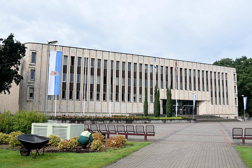 Kongresu nams kas slejas... Autors: Little rocket man Padomju arhitektūras mantojumi Baltijas valstīs