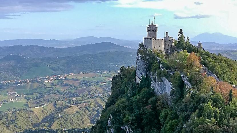 Vecpilsēta atrodas uz Titāna... Autors: Ervīna video blogs Itālija neplānojot #7: San Marino - 2. daļa