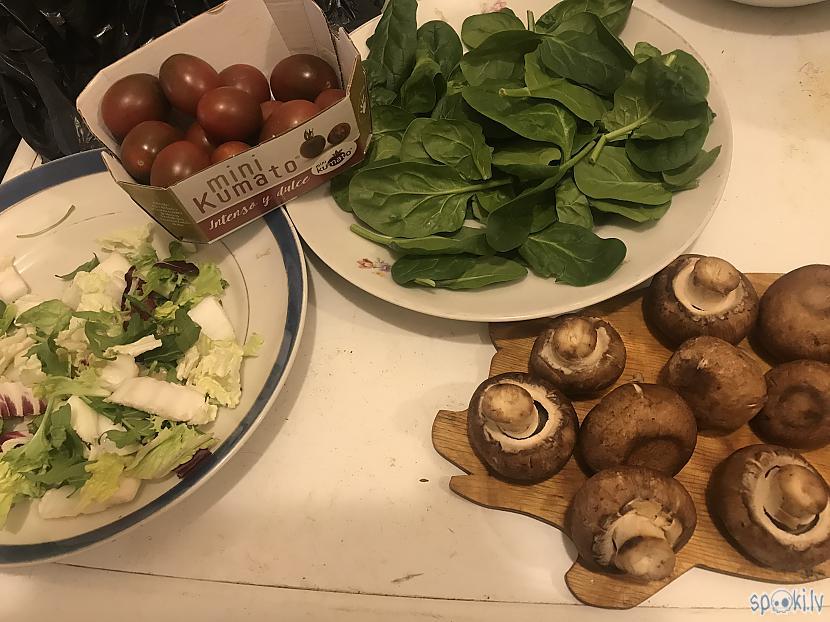 Iesaku ņemt salātu mix ar... Autors: ezkins Jaunais gads nav aiz kalniem