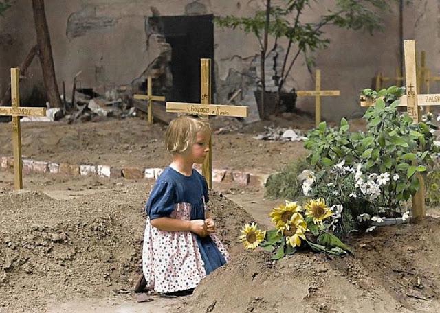 Varscaronavas... Autors: Lestets Varšavas sacelšanās iekrāsotās fotogrāfijās