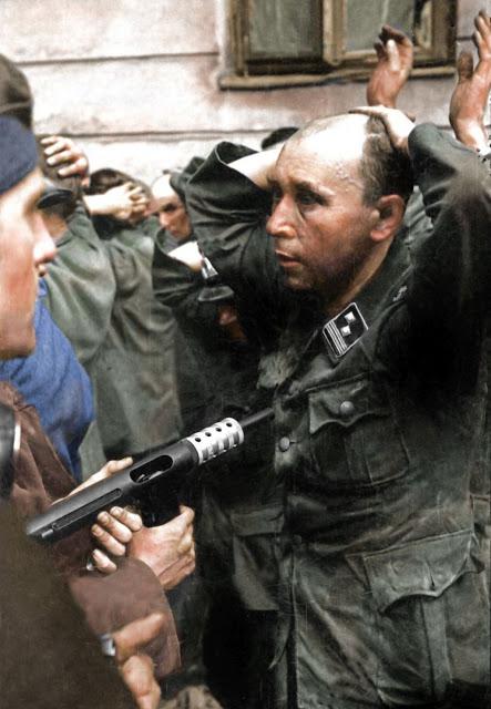 Autors: Lestets Varšavas sacelšanās iekrāsotās fotogrāfijās