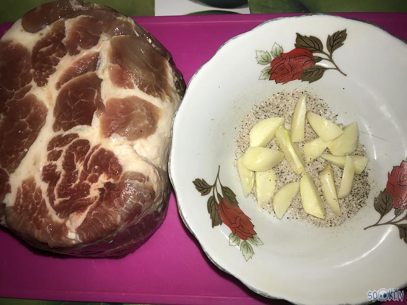 Ķiploku sagriež izvārta... Autors: ezkins Bez nosaukuma