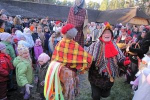 Mārtiņš pārņem Ūsiņa... Autors: krrristiine Latviešu svētki - Mārtiņdiena